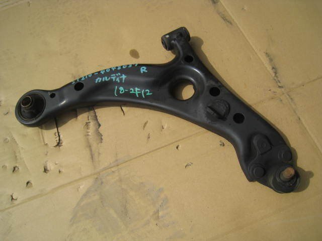 トヨタ カルディナ ST210G H12年 フロント ロアアーム 右側 18-2F12拍卖