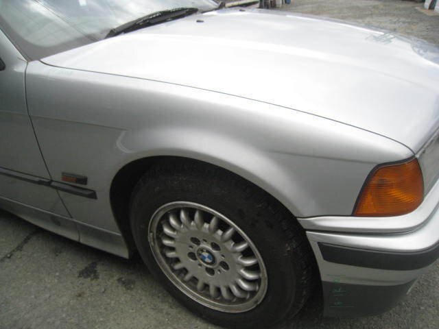 ☆BMW 323i E36 H8年 フェンダー 右側 シルバー 銀 18-1K03拍卖