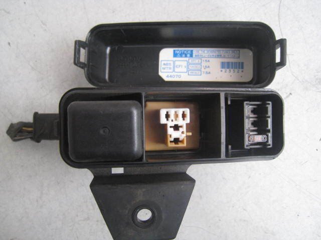 トヨタ NADIA ナディア SXN15 H13年 エンジンルーム ヒューズボックス 小 18-0L22拍卖