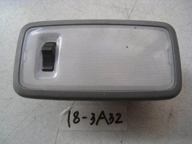 トヨタ VOXY ヴォクシー AZR60 H18年 室内灯 ルームランプ 18-3A32拍卖