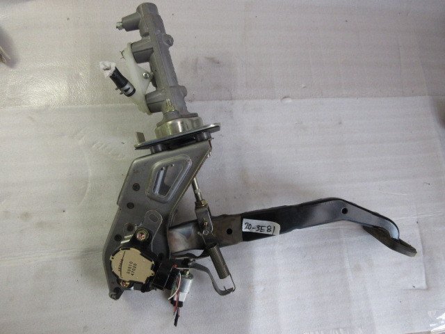 ☆トヨタ PRIUS プリウス NHW20 H16年 ブレーキペダル ブラケット 20-3E81拍卖