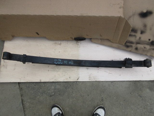 日産 キャラバン VWME25 H16年 リア 板バネ リーフスプリング 左側 20-9H51拍卖