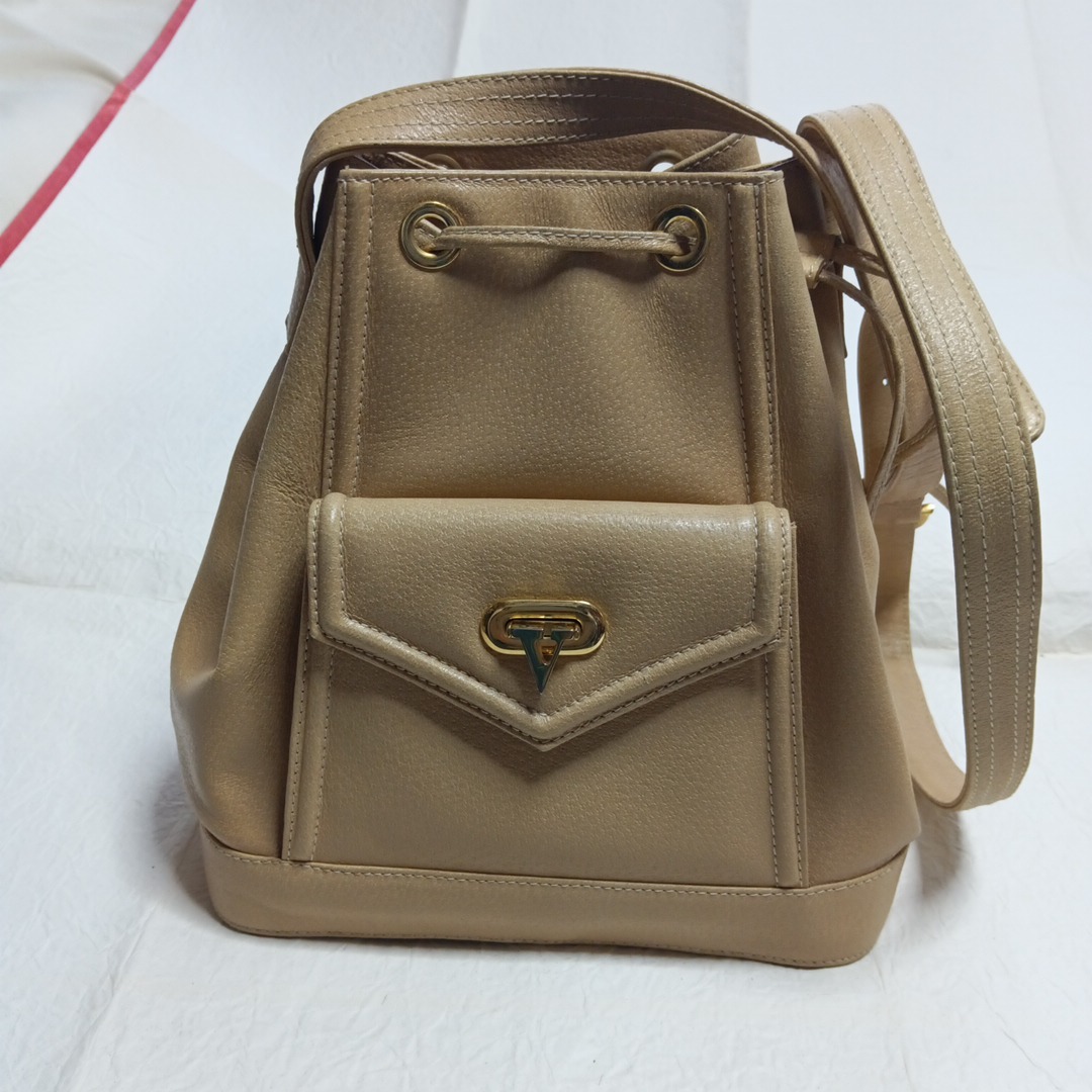 未使用ビンテージ品 革製 ベージュ系 バレンチノリュック 拍卖