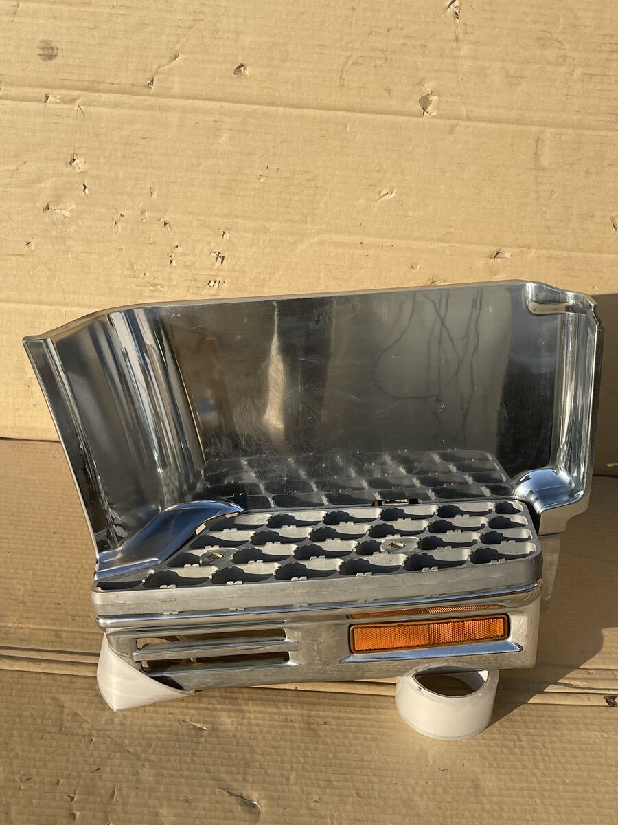 191 日産 UD トラックス クオン ステップステー 右側 運転席側 クロームウォールカバー MK-674679拍卖