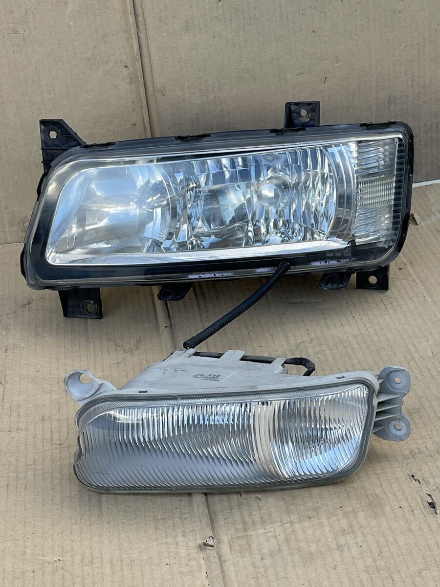 227 三菱ふそう スーパーグレート HIDヘッドライト(助手席側左側)KOITO 100-87909拍卖