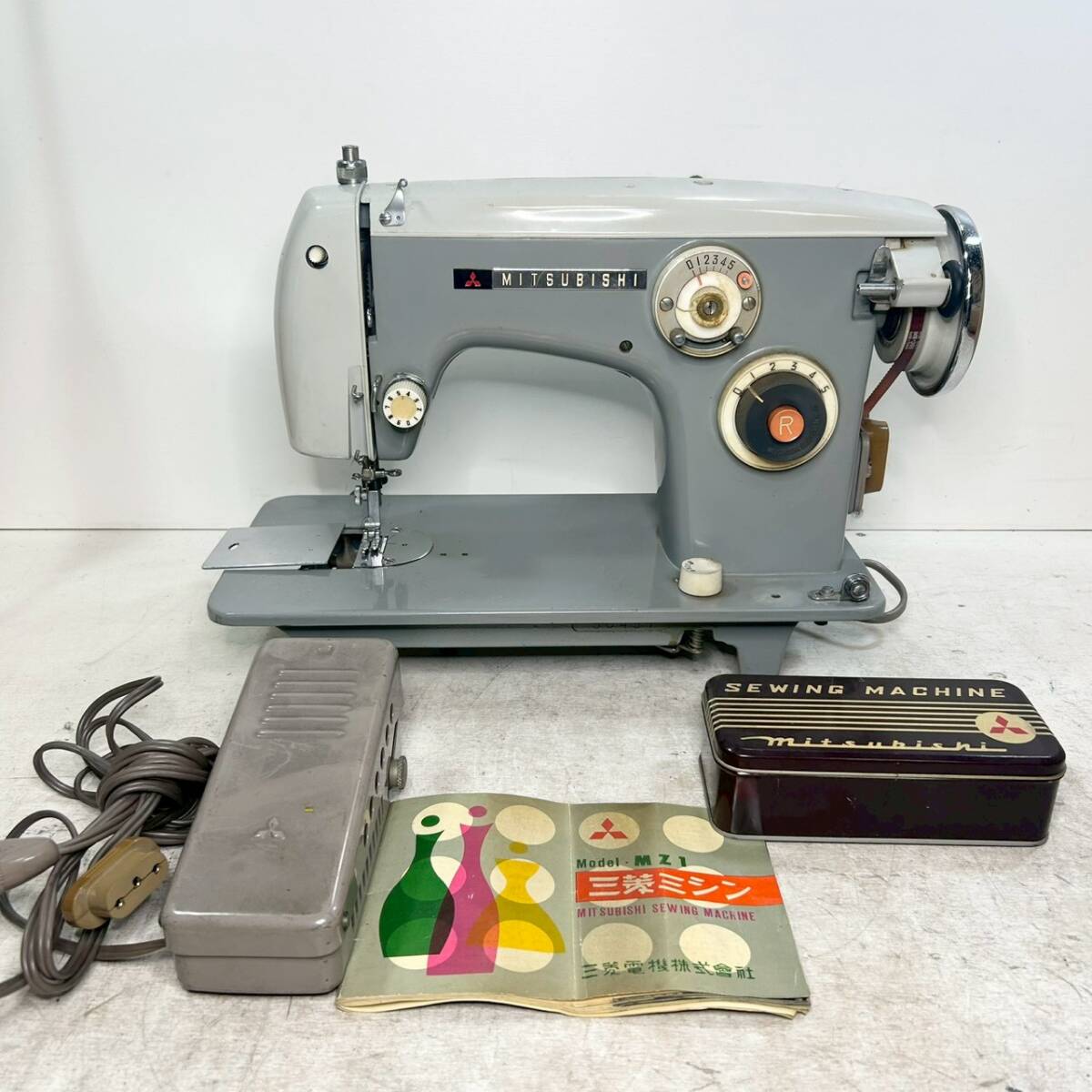 M14▲取説 付属品付 フットペダル 昭和レトロ 三菱 MZ1 ジグザグ ミシン アンティーク ミシン 年代物 モーター RN-2A レトロミシン 当時物拍卖