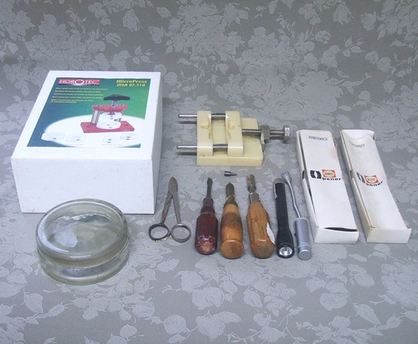 ★ 腕時計用工具 ◆ 強力保持器・精密器等ガラス製部品洗いバチ・多角オープナー・ドライバー・等 ★ 時計修理 ◆拍卖