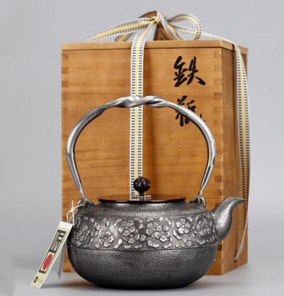 高級感満載★新品未使用★ 砂鉄 南部鉄器 大容量鉄壺 コーティングなし 手作り鉄 やかんを沸かす お茶の道具 1500ML拍卖