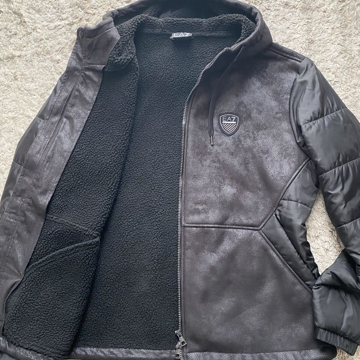 極美品/XLサイズ●EMPORIO ARMANIエンポリオ アルマーニ ダウンジャケット フェイク ムートン切替 ブルゾン ダブルジップ 裏地ボア ロゴ 黒拍卖