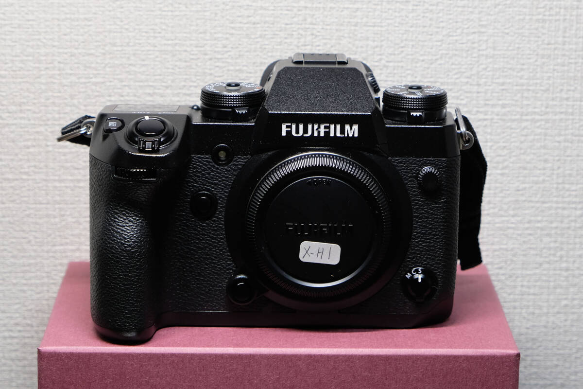 【美品】FUJIFILM X-H1 ボディ 防湿庫保管 付属品完備・未使用多数拍卖