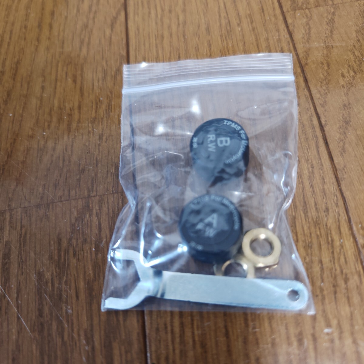 Bluetooth 車 TPMS タイヤ空気圧監視システム 2 つの外部センサー付き オートバイ車タイヤ空気圧センサー LOS 用 Android拍卖