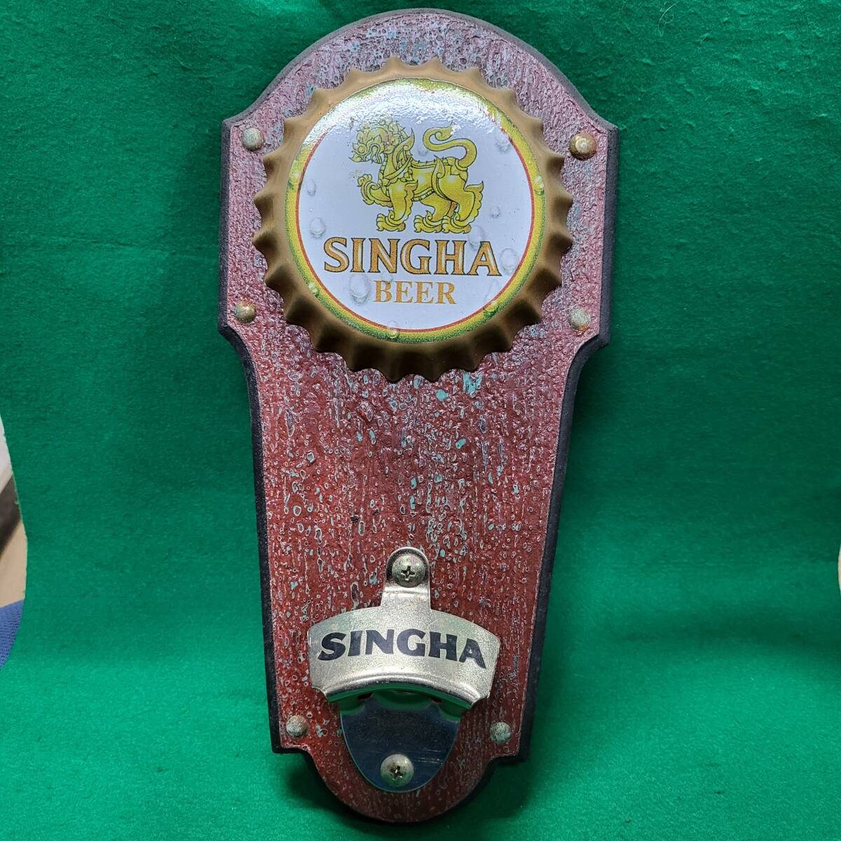 アンティーク風 シンハービール 壁掛け 栓抜き SINGHA BEER 検索:オープナー レトロ タイ バンコク 料理 飲食店 オブジェ 雑貨 看板 アジア拍卖