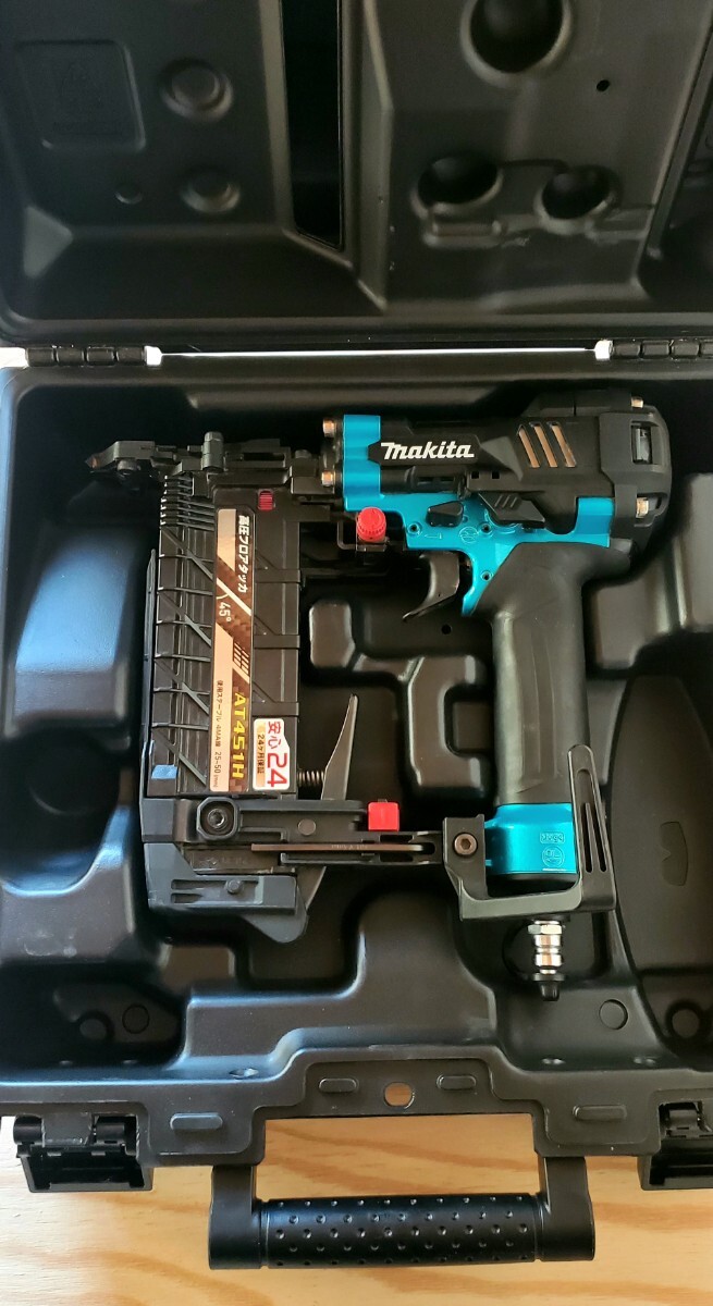 マキタ 高圧フロアタッカAT451H 青拍卖