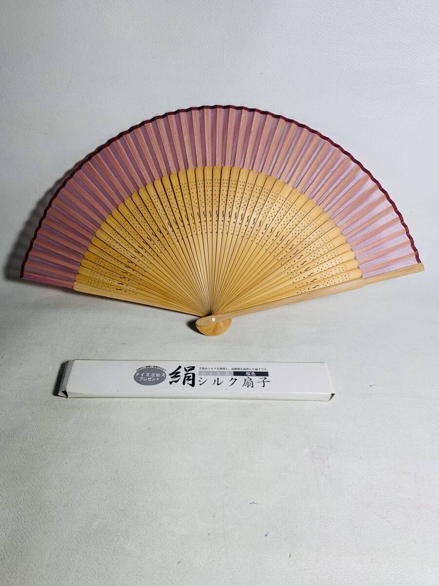扇子 「絹シルク扇子 桜色」r737 透かし彫り 和装小物拍卖