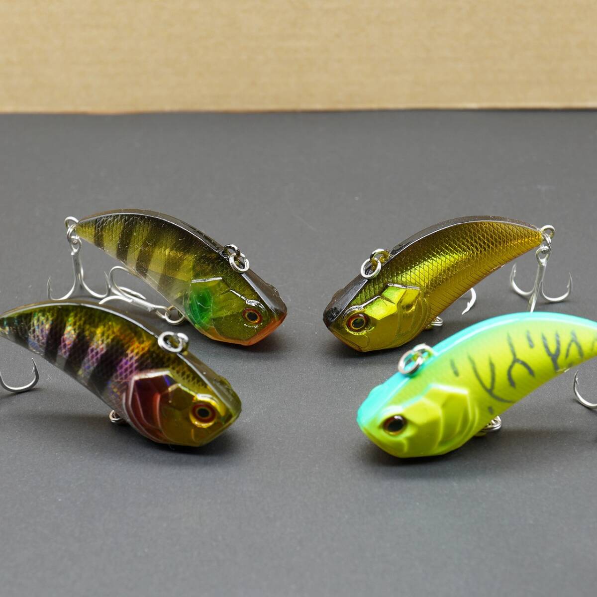 送料無料 4本セット バイブレーション レベルバイブ風 バスルアー ブラックバス、シーバス、トラウト拍卖