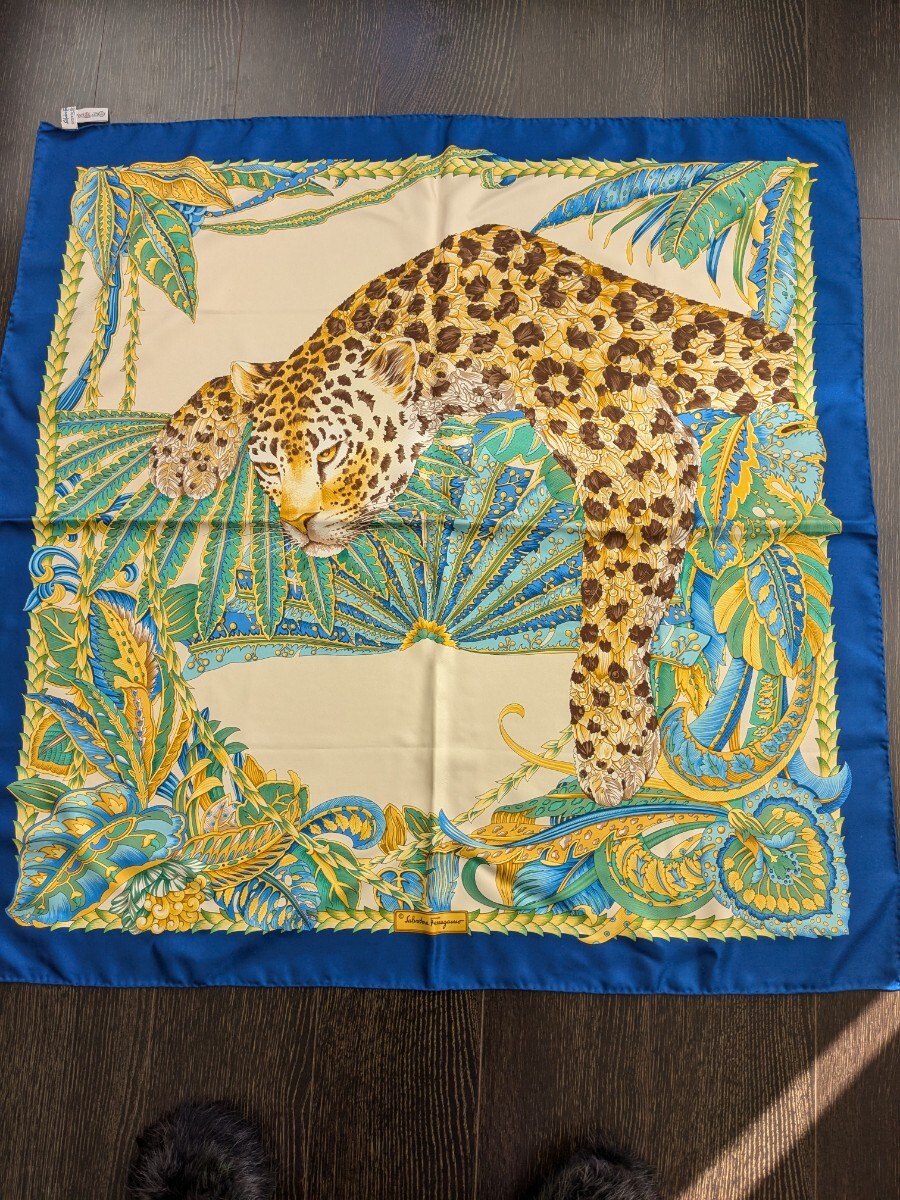 Ferragamo フェラガモ シルク100 スカーフ拍卖