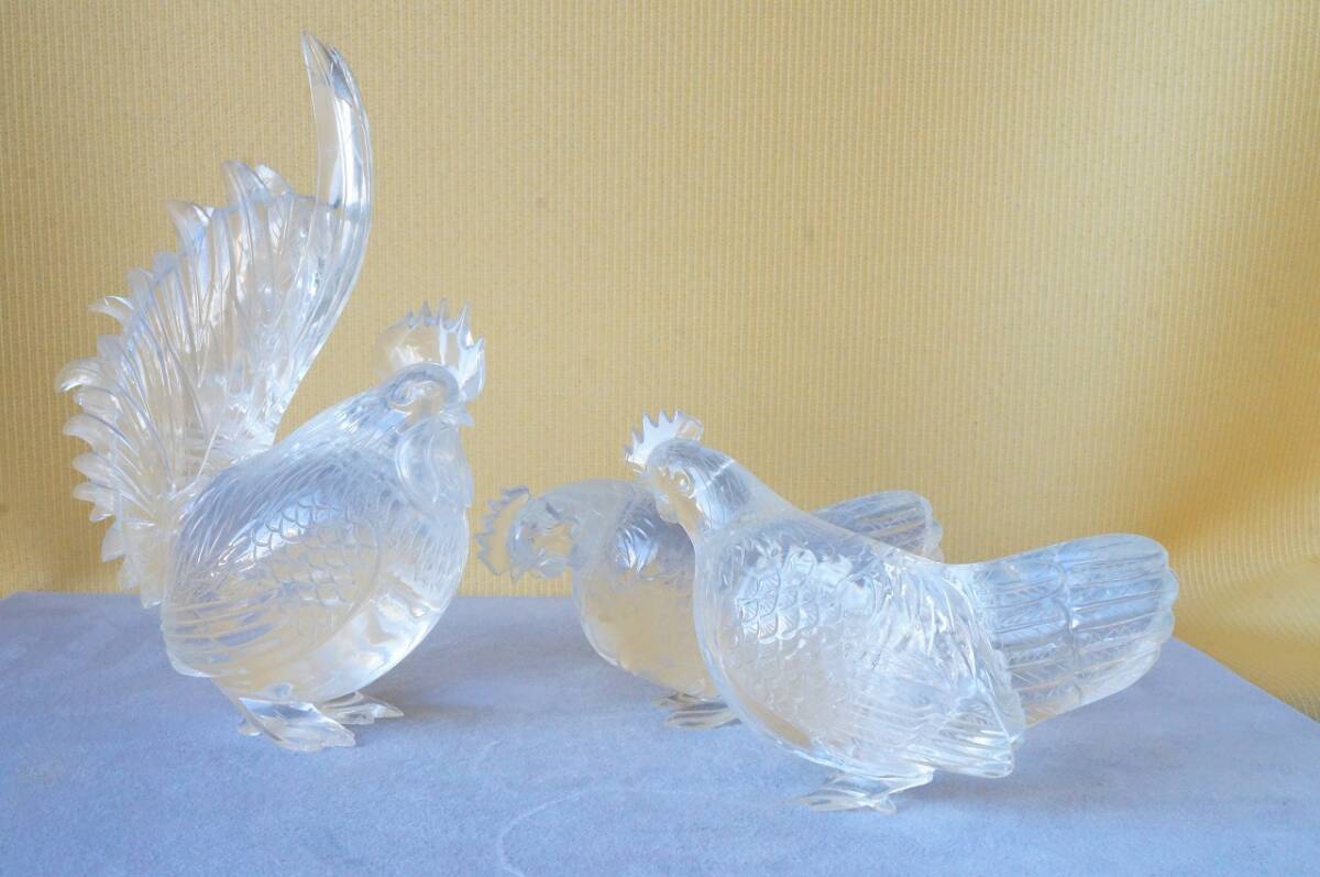 特大サイズ!希少!30年前の蔵出し品!匠の逸品!透明度の高い綺麗な天然水晶 カービング、彫刻置物 干支「酉」「 鶏」親子3羽セット拍卖