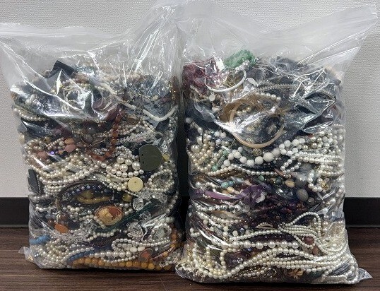 E009【まとめ】アクセサリー 約17.4Kg ネックレス ブレスレット ブローチ パール 色石...etc 現状品拍卖
