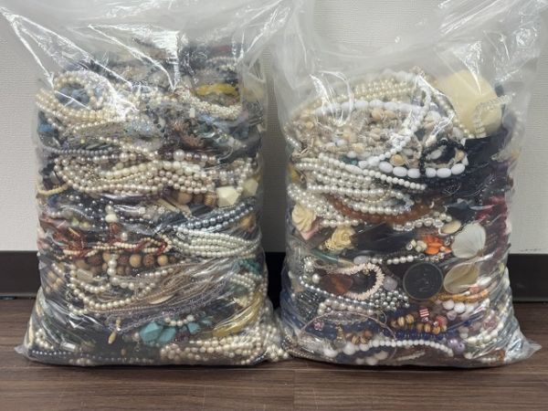 E011【まとめ】アクセサリー 約18.0Kg ネックレス ブレスレット ブローチ パール 色石...etc 現状品拍卖