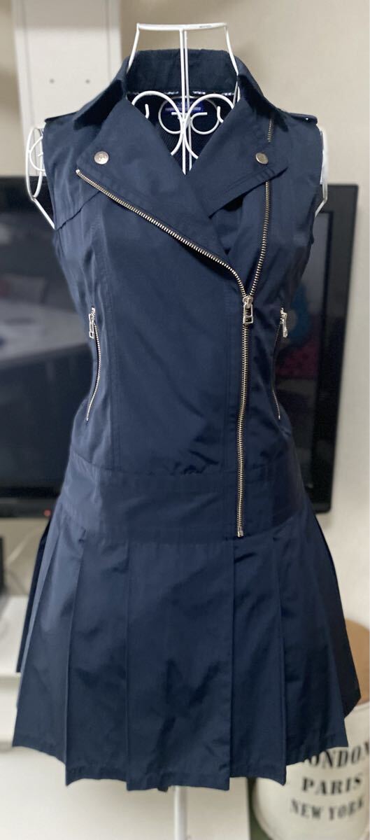 美品BURBERRY BLUE LABELライダース風ワンピース ノースリーブ プリーツスカート ネイビー拍卖