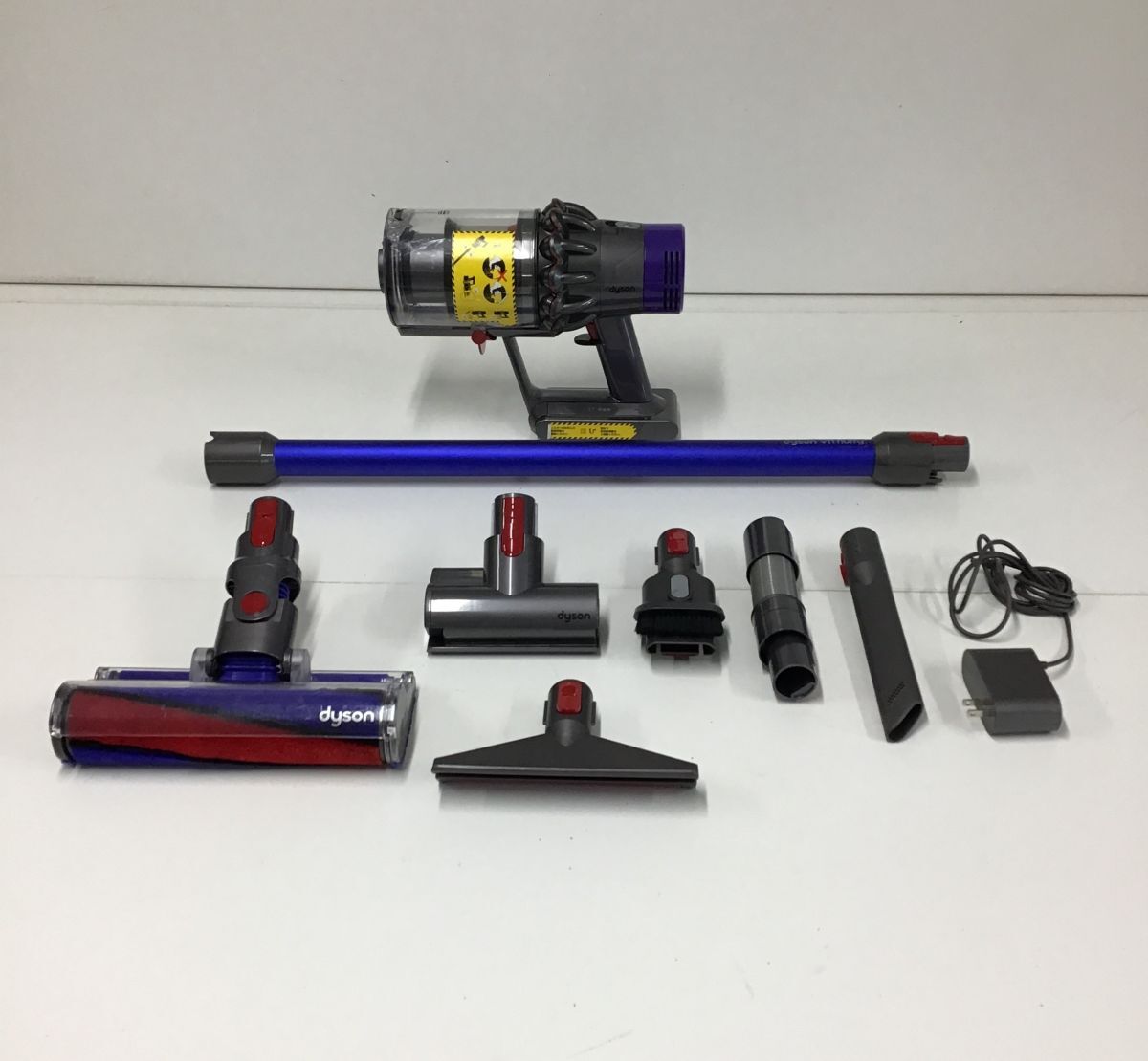 中古品 Dyson SV12 動作確認・簡易清掃済み コードレスクリーナー ダイソン 掃除機 サイクロン【AJ-0782】拍卖
