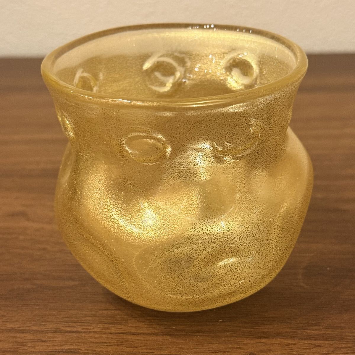 *fufu* 岩田久利 宙吹き金彩ガラス 「燦」盃 8.5cm 共箱 酒器 グラス ぐい呑 拍卖