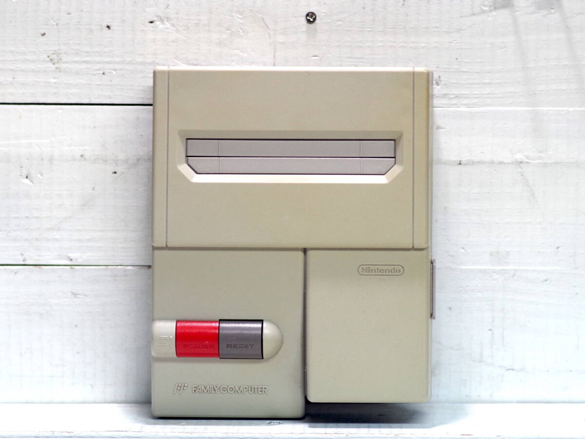 M13798【FC】動作OK! AVファミコン FC 本体のみ 内部のホコリ強制排出 外装消毒済み 60サイズ拍卖