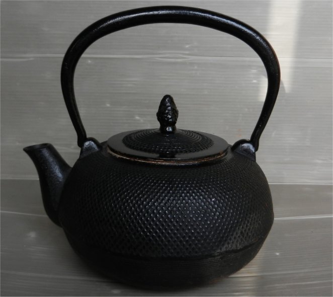 ☆南部鉄器 霰紋 「鉄瓶」 茶道具 煎茶道具 アンティーク 茶器 金属工芸 骨董 鉄鋳物拍卖