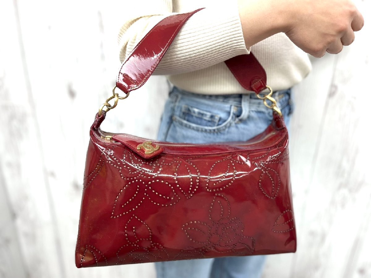 美品 CHANEL シャネル ヴィンテージ カメリア パンチング ココマーク シール有 ハンドバッグ バッグ パテントレザー 赤 92370拍卖