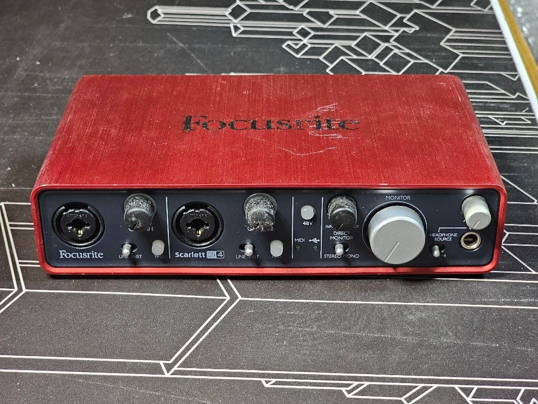 Focusrite Scarlett 2i4 オーディオインターフェイス拍卖