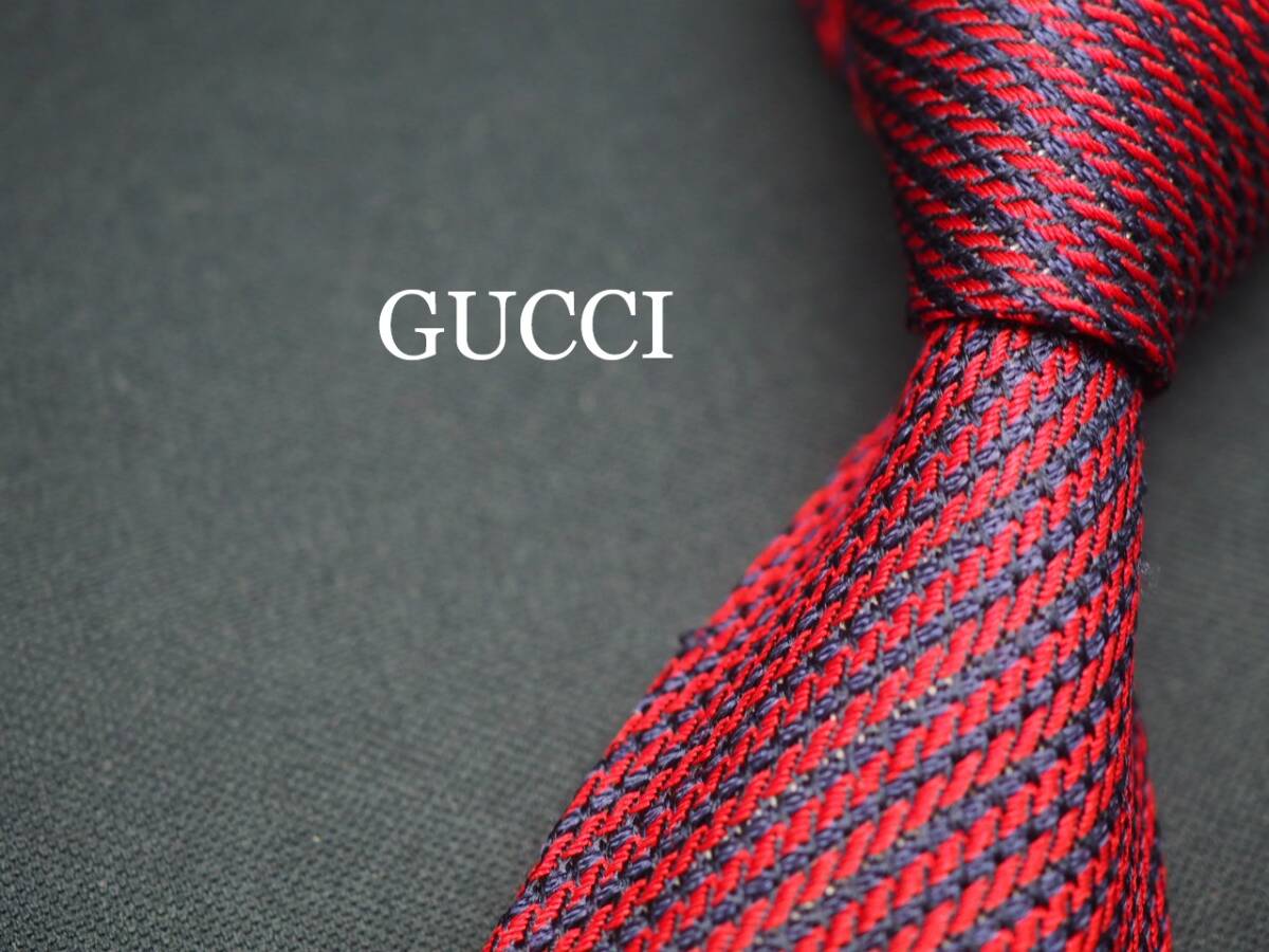 美品【GUCCI グッチ】 F2745 細身 赤ネイビー系 SILK ブランド ネクタイ 古着 良品 転売 仕入拍卖