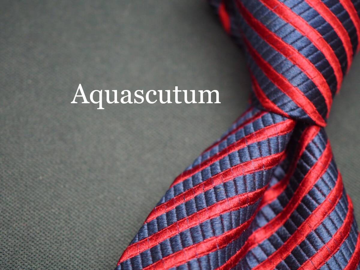 美品【Aquascutum アクアスキュータム】 G1182 英国製 赤ネイビー系 SILK ブランド ネクタイ 古着 良品 転売 仕入拍卖