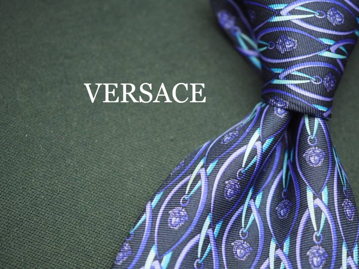 美品【VERSACE ヴェルサーチ】 G1306 ロゴ パープル系 SILK ブランド ネクタイ 古着 良品 転売 仕入拍卖