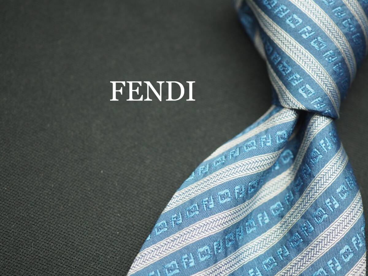 【FENDI フェンディ】 G1607 ロゴ ブルーシルバー系 SILK ブランド ネクタイ 古着 良品 転売 仕入拍卖