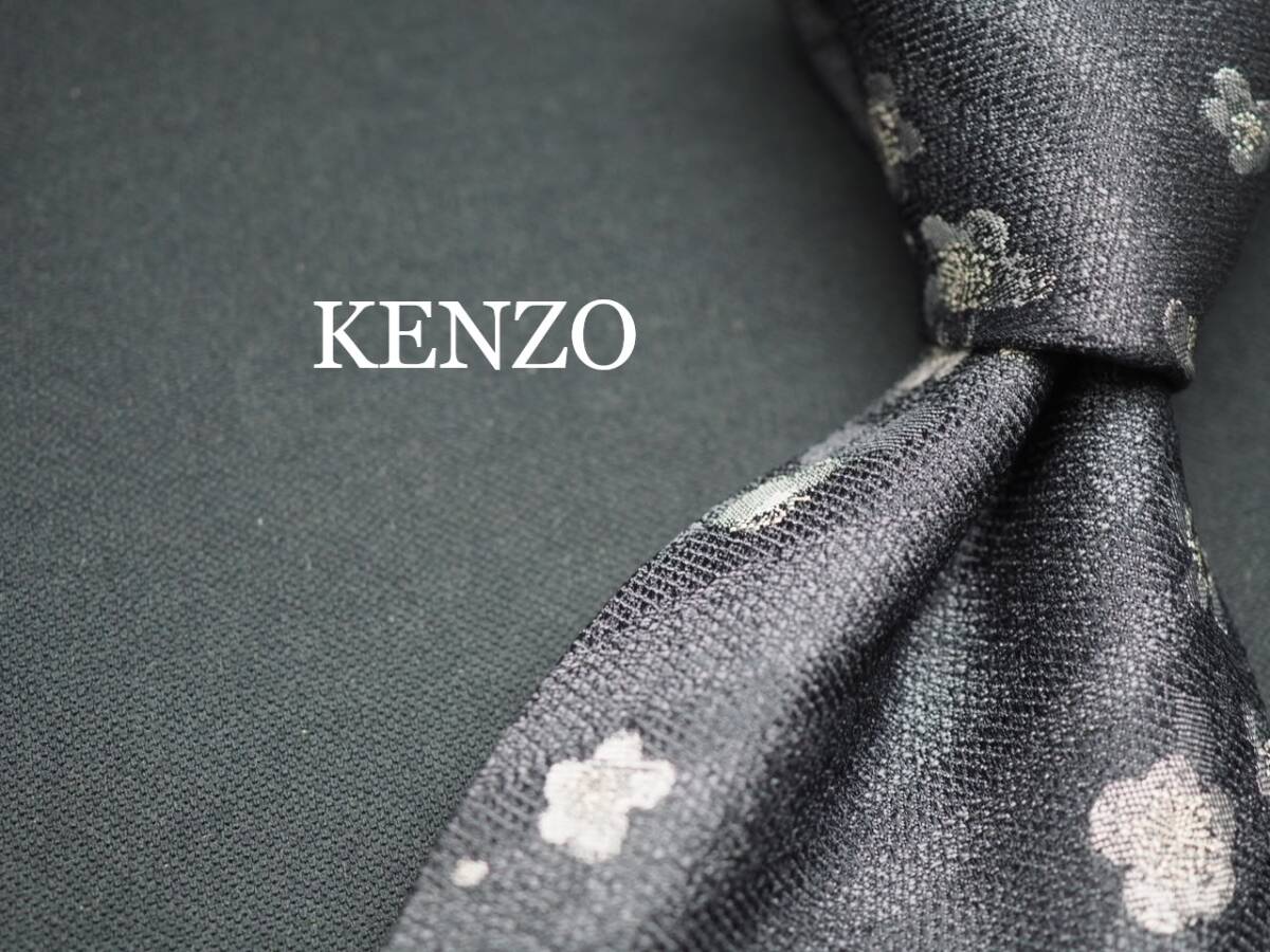 美品【KENZO ケンゾー】 G1793 ITALY グレー系 花 SILK ブランド ネクタイ 古着 良品 転売 仕入拍卖