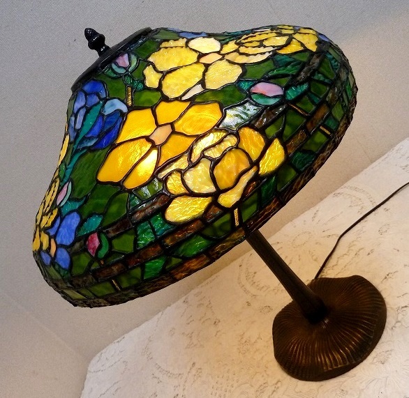 (☆BM)ステンドグラス テーブルスタンド(1027-①)イエロー 高57㎝ 2灯 黄色 パンジー 卓上照明 ナイトスタンド ランプ クラッシックレトロ拍卖