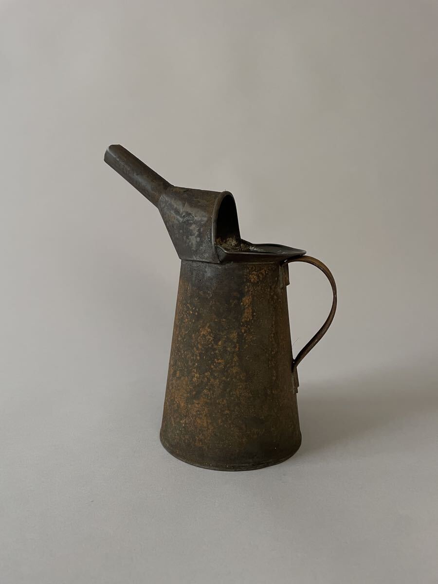 オイルジャグ 金属製 ヴィンテージ ポット レトロ インテリア ガーデニング アンティーク シャビー ブロカント 生花 花器 車 バイク 古道具拍卖