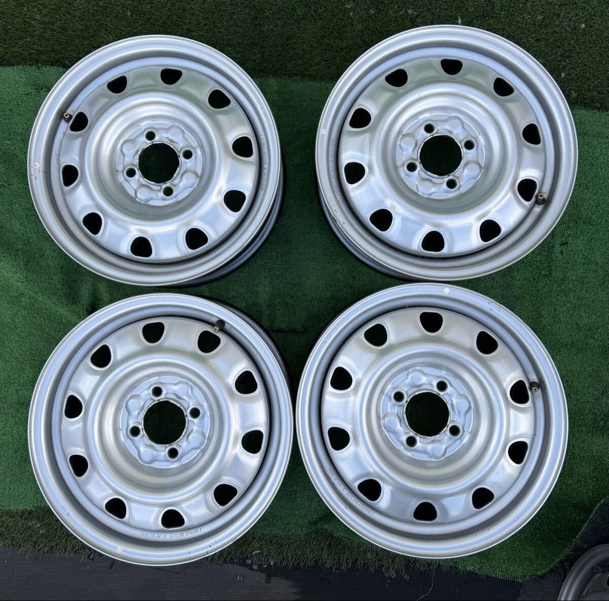 15インチ 5.5J PCD100 穴4 ハブ径68 拍卖