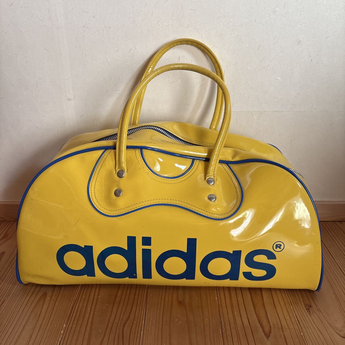 アディダス adidas ボストンバッグ ヴィンテージ エナメル 長期保管品 カバン スポーツ イエロー/ブルー拍卖