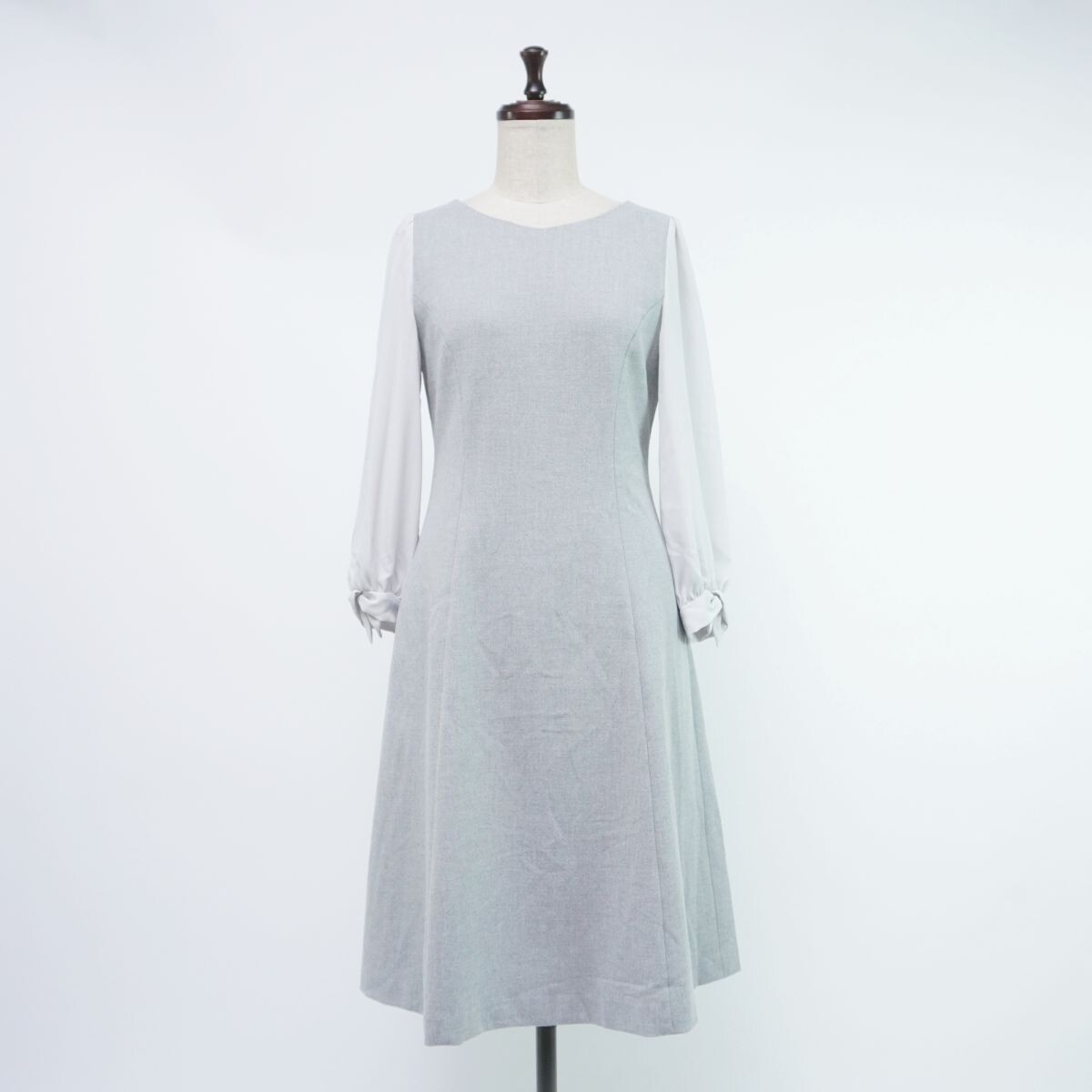 美品 STRAWBERRY-FIELDS ストロベリーフィールズ 袖切替 長袖膝丈ワンピース 裏地あり レディース グレー系 サイズ2*TC80拍卖