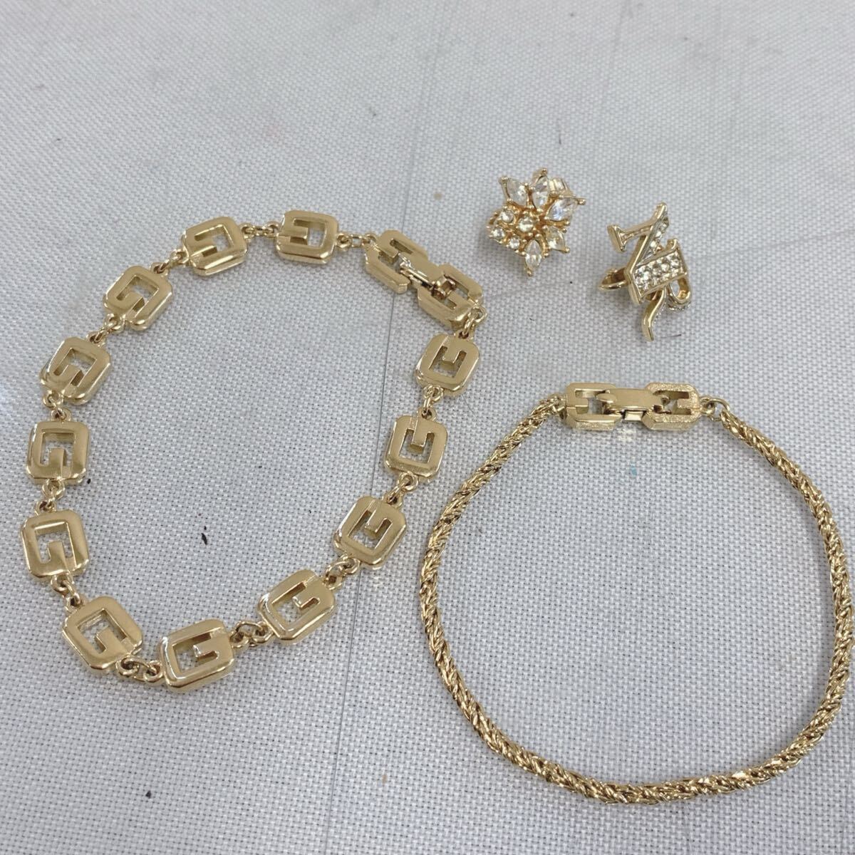 〒447 ブランドアクセまとめて GIVENCHY ブレス ディオール ニナリッチ 片方イヤリング拍卖