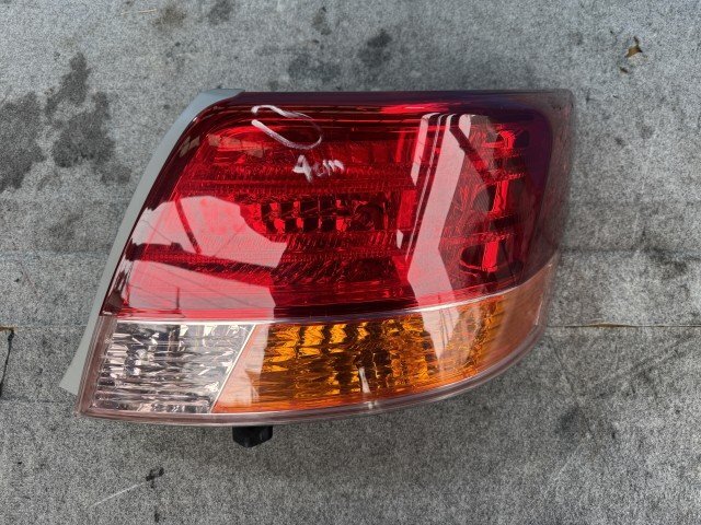 アリオン DBA-ZRT260 右/運転席 テールライト テールランプ A18 1F7 コイト 20-449 81551-20A30拍卖