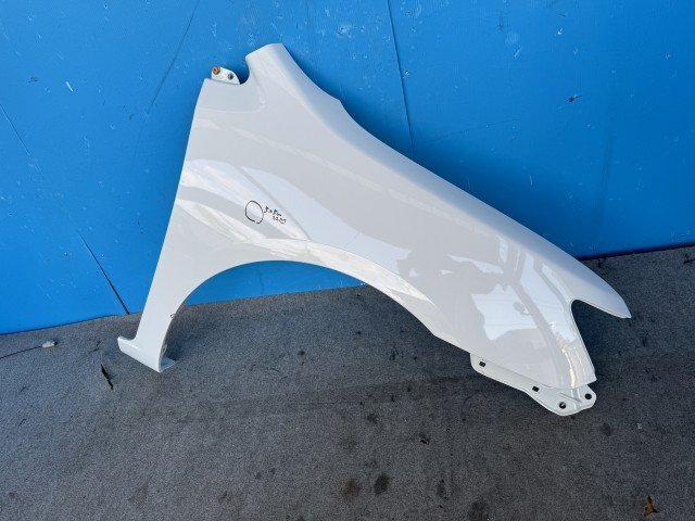 アリオン DBA-ZRT261 右/運転席 フロント フェンダー A20 040 スーパーホワイトⅡ 53811-20A10拍卖