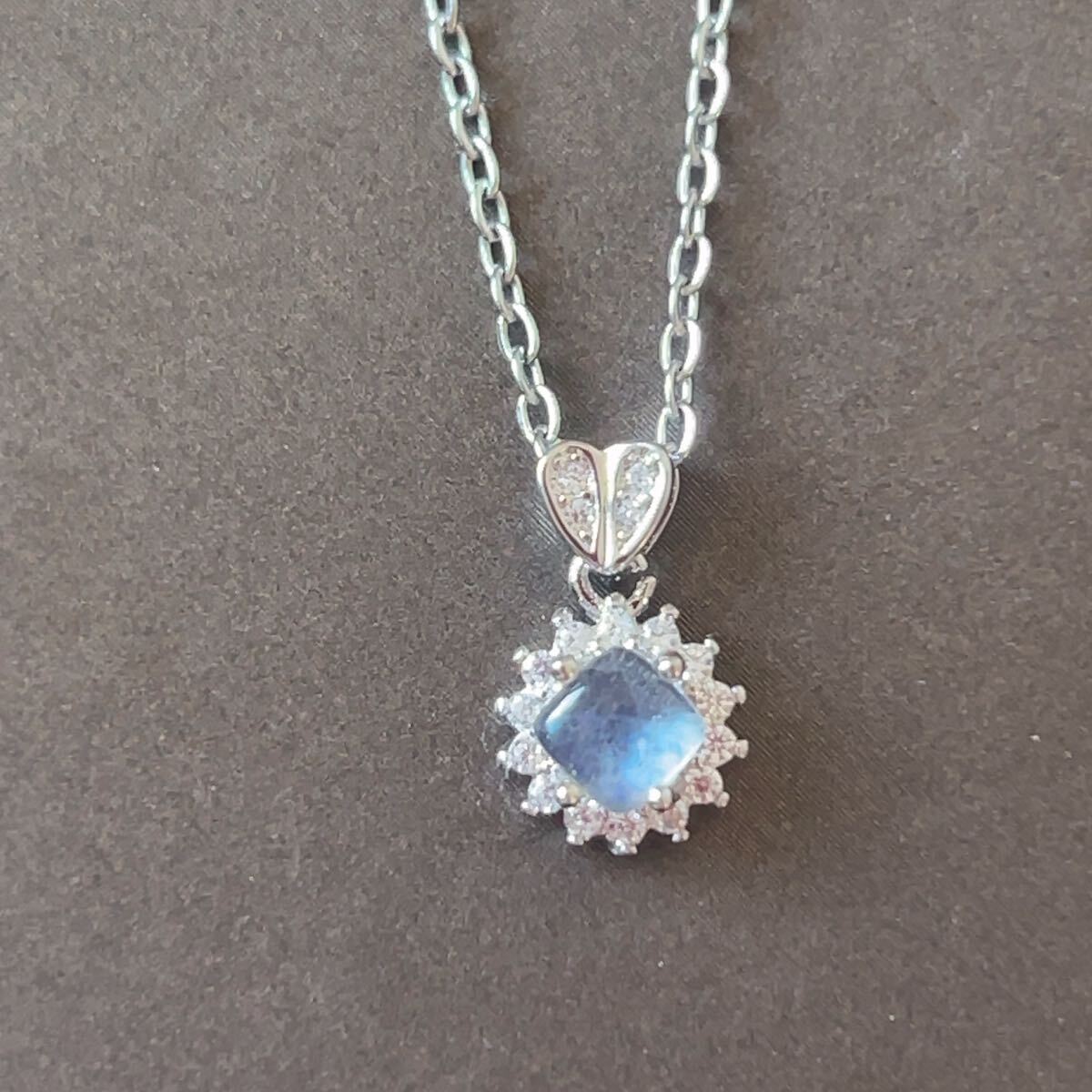 ◇グレームーンストーン◇シラー強め◇ネックレス◇ペンダント◇天然石◇パワーストーン◇巾着袋付◇プレゼントに042P112101拍卖