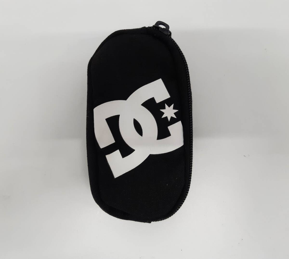 【菊水-774】ディーシー DC/コンパクトポーチ/カラビナ付き/ブラック(SK) 拍卖