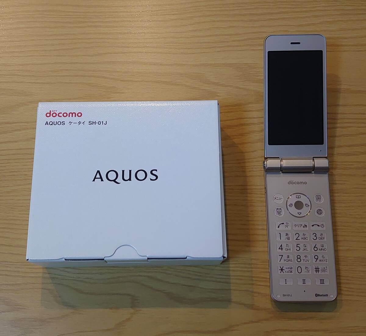 (ジャンク)docomo AQUOS ケータイ SH-01J拍卖