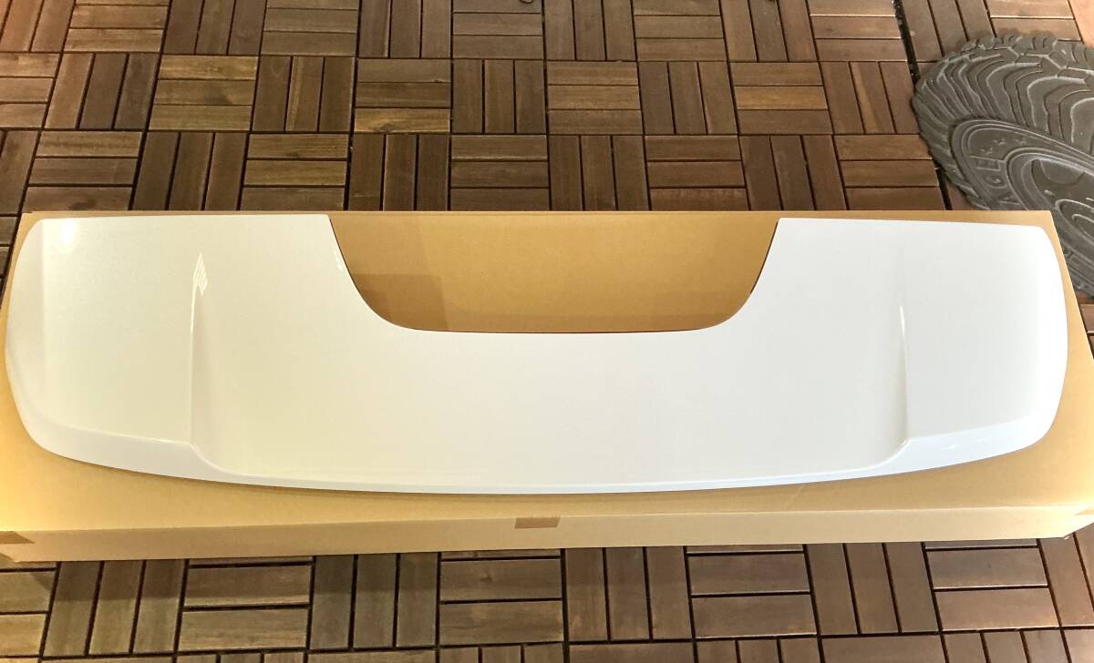 TOYOTA ■ランドクルーザー;VJA300 ■ 純正リアスポイラー【新車外し】拍卖