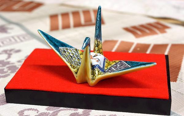 作家 谷敷正人 作 九谷焼 色絵折り鶴 古九谷 陶器の折り鶴/良品/美品/共箱/桐箱/即決/送料無料拍卖