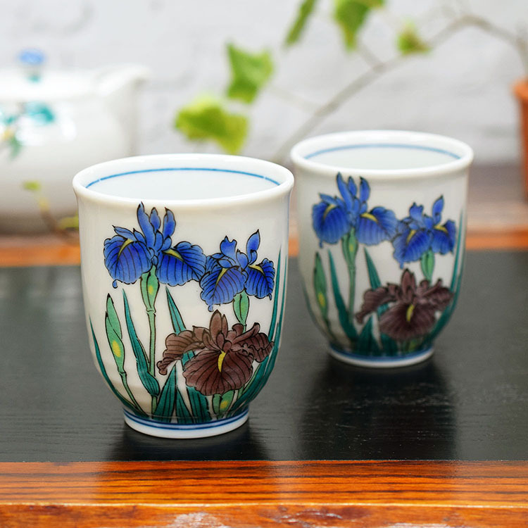 【即決】九谷焼 夫婦湯のみ あやめ 陶器 和食器 伝統工芸 ペア 湯呑み茶碗 和柄 茶器 美品 新品 未使用拍卖