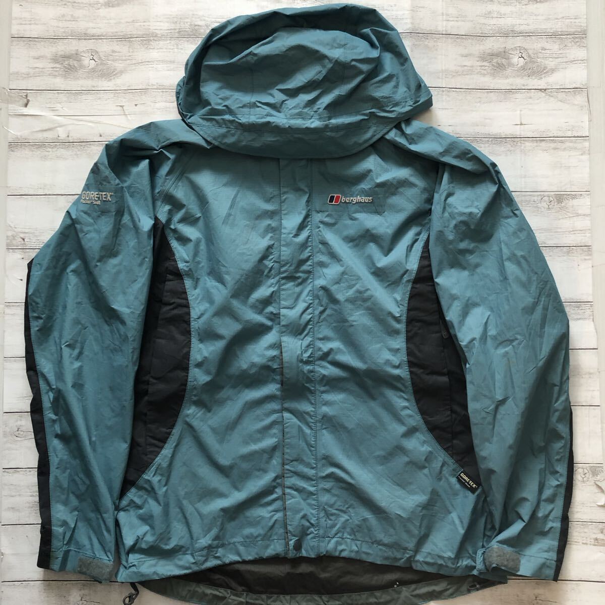 バーグハウス berghaus Sくらい ゴアテックス ツートーン ナイロン マウンテンパーカー マンパー ブルーグレー×チャコール拍卖